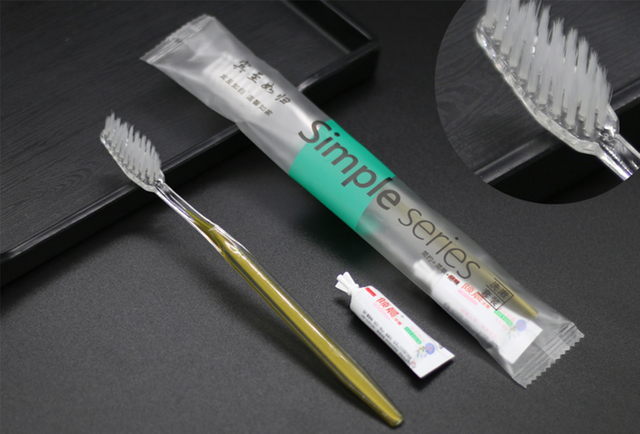 Disposable Hotel Toothbrush Set 5.5g Two-color Transparent Toothbrush + 3g Toothpaste