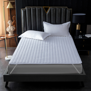 Guest Room Bedding Washable Mattress Protector