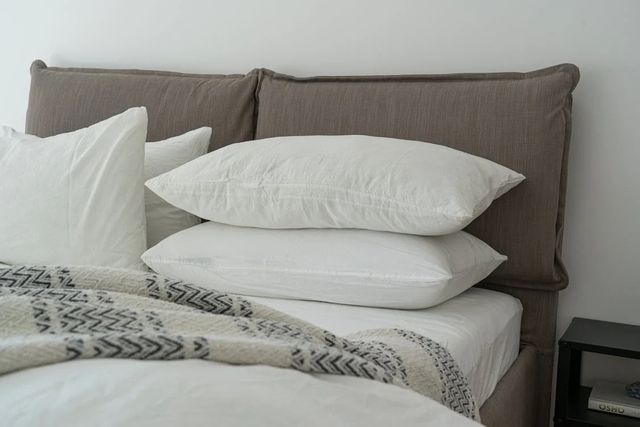 <span style="font-size:14px;"><span style="font-weight:500;">Guest Room&nbsp;</span></span>